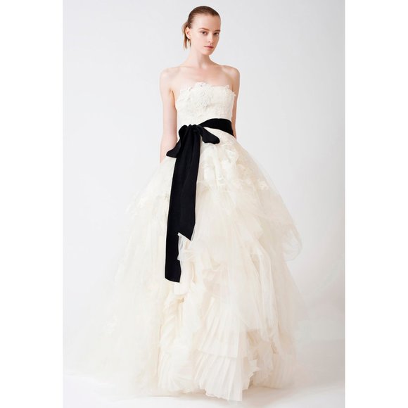 Vera Wang Eliza Wedding Gown - Picture 1 of 11